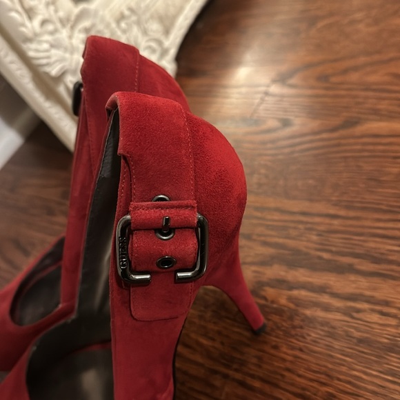Guess Red high heels. Worn once. Size 7.5M - Picture 7 of 7